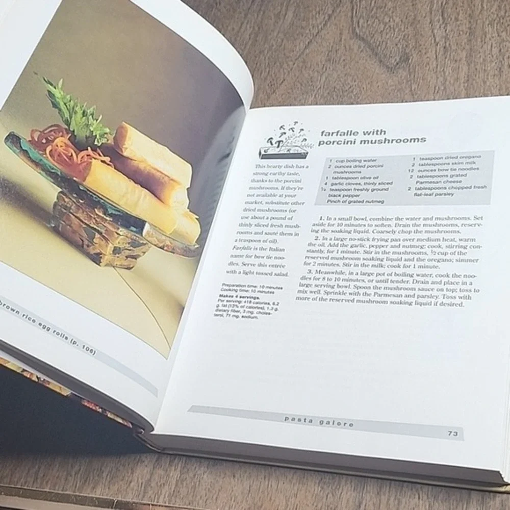 New Vegetarian Cuisine: 250 Low-Fat Recipes for‎ Superior Health: A Cookbook